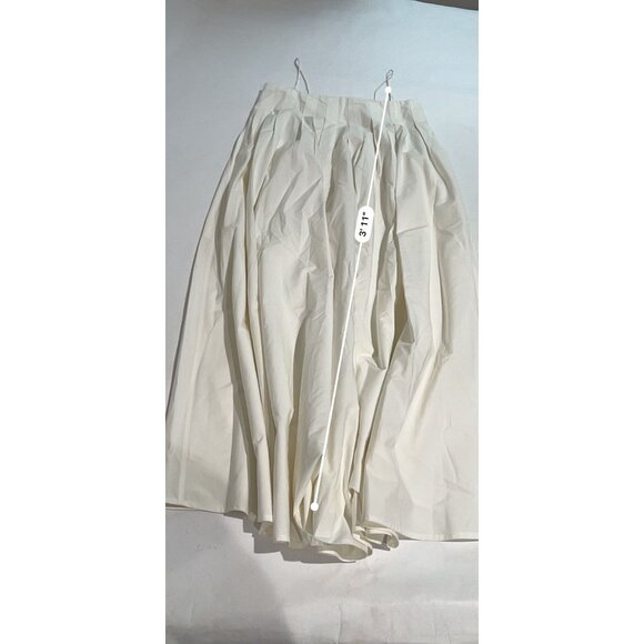 Nosbyn Studio Maxi Dress in White - Picture 4 of 4